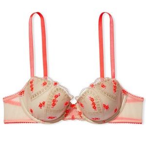 Victoria’s Secret heart embroidery Demi Bra.💖